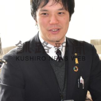 黒部市からの派遣職員交代　澤武さん帰任、青木さん着任【根室】(2024-04-07)