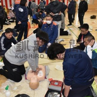 給食中の救命方法、手順確認　標茶町教委が小中教職員対象に講習【標茶】(2024-04-06)