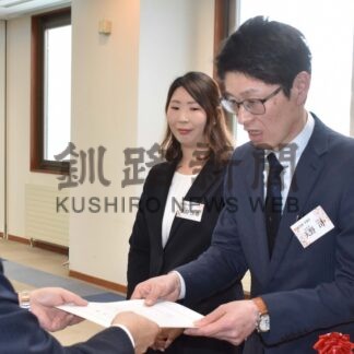 新規就農へ第一歩　別海町酪農研修牧場で修了、入所式【別海】(2024-04-03)