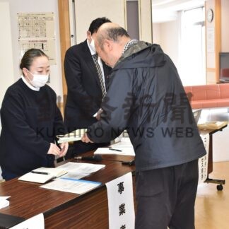 埋め戻し方針を説明　音別町太陽光発電、無許可掘削の水路【釧路市】(2024-04-28)