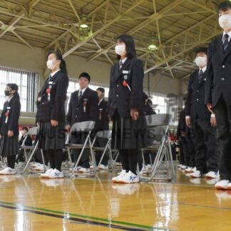 期待胸に　小中学校で入学式_1(2024-04-10)