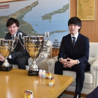 森重、新濱、野々村選手が町役場表敬【別海】(2024-04-12)