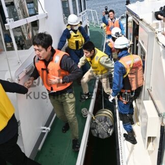 旅客船事故への対応実践　釧路海保、アイコムと初合同訓練【釧路市】_1(2024-04-23)