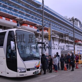 大型客船ダイヤモンド・プリンセス　５年ぶり釧路寄港【釧路市】_1(2024-04-20)