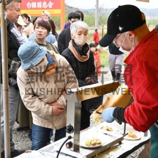 「ハイジパンおいしい」　白糠酪恵舎即売会、家族連れで盛況【白糠】(2024-05-07)