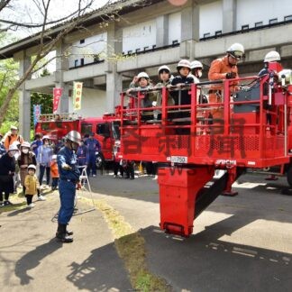 はしご車搭乗体験人気　チューリップ＆花フェアに合わせ火災予防街頭啓発【釧路市】(2024-06-01)