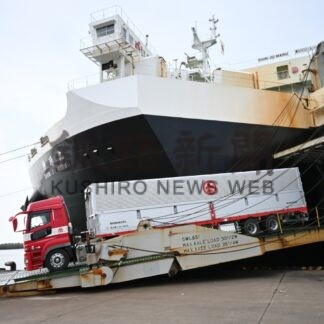 海上輸送で商品配送　イオン北海道、初の実証実験　２４年問題解決、ＣＯ2削減へ【釧路市】(2024-05-25)