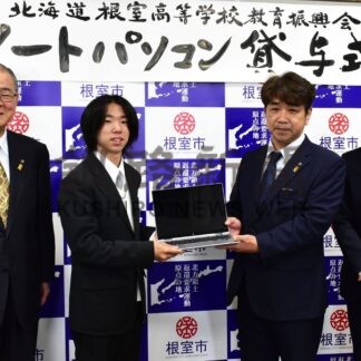 根室高新１年生全員にノートＰＣ　協賛会が貸与【根室】(2024-05-19)