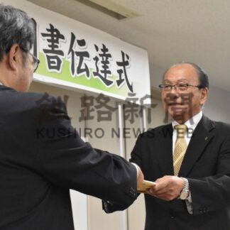 貝殻島コンブ漁安全操業を　１５日解禁、出漁証明書伝達式【根室】(2024-06-01)