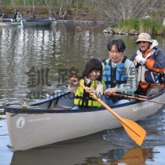 稚魚放流やカヌー楽しむ　標津サーモン科学館、イベントにぎわう【標津】_1(2024-05-04)
