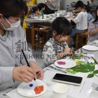 親子で木育体験　葉っぱで壁掛け作り【釧路市】(2024-05-26)