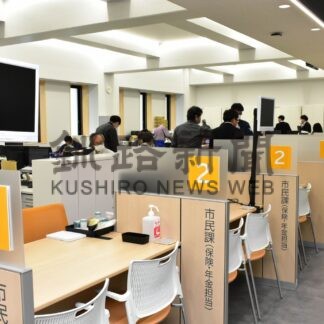 市役所新庁舎 開庁祝う　来賓ら１５０人、職員業務開始【根室】_1(2024-05-08)