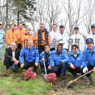 「ライオンズの森」にレンギョウやサクラ植樹　１０クラブ【白糠】(2024-05-23)