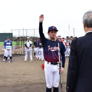 存分に野球楽しんで　シーズン到来、市営球場開き【根室】(2024-05-17)