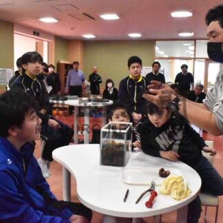 「ウニ知識　販売で生かす」　おちいし義務教育学校で養殖漁学ぶ【根室】(2024-05-12)