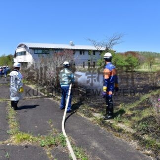 旧サテライト釧路付近で枯れ草焼く【白糠】(2024-05-19)