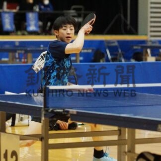 ネット挟み熱戦展開　卓球会長杯【釧路市】(2024-05-06)