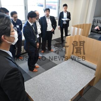 木製防災ベッド完成　白糠の札鶴ベニヤお披露目【釧路町】(2024-05-16)