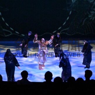幻想的な演出 観客魅了　阿寒湖アイヌシアター・イコロで「満月のリムセ」上演開始【釧路市】(2024-05-07)