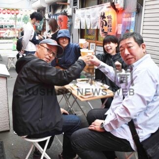 赤横で「乾杯！」　はしご酒楽しむ【釧路市】(2024-06-16)
