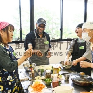 世界の料理に舌鼓　道教大釧路校異文化理解サークル、在日外国人と交流【釧路市】(2024-06-29)