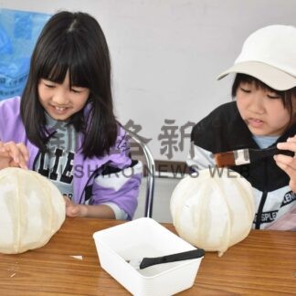 特産品「いくら」の形　子供らちょうちん作り【標津】(2024-06-21)