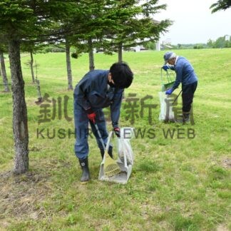子供ら遊ぶ運動公園きれいに　鈴木設備工務店清掃活動【釧路市】(2024-06-19)