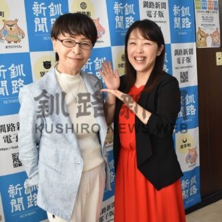 「恋問海岸」演歌に　山口ひろみさん新曲披露【白糠】(2024-07-18)