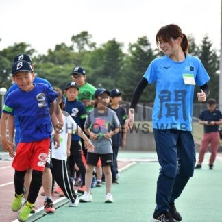 子供たちに走り方のこつ伝授　東京メトロが陸上教室【釧路市】(2024-07-23)