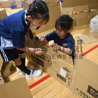 段ボールで基地作り　附属釧路前期、異学年と交流深める【釧路市】(2024-07-06)