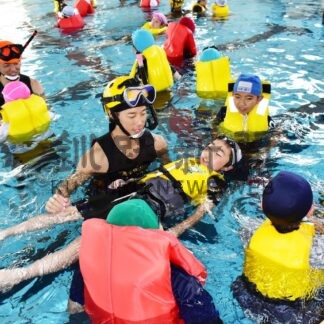 服着たまま浮くことできたよ　市内２小学校で救命胴衣体験【釧路市】(2024-07-24)