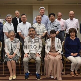 恩師と教え子の喜寿、古希祝う　旧釧路第一高クラス会【釧路市】(2024-07-22)