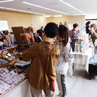 手作り雑貨や食、市民ら楽しむ　ハンドメイドプチフェスティバル【根室】(2024-07-29)