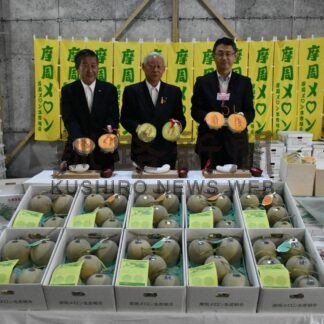 摩周メロン出来栄え上々　２万個出荷予定【弟子屈】(2024-07-30)
