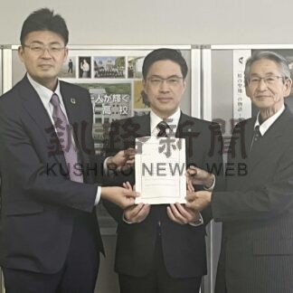 ＳＤＧｓ私募債発行、町教委に６万円寄付　藤本建設【標津】(2024-07-30)