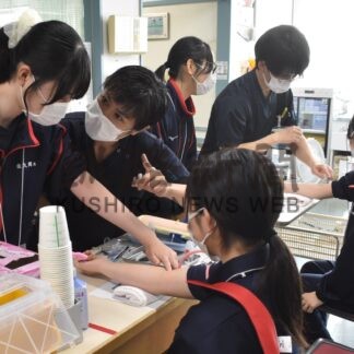 医療・介護の仕事体験　フェスタに中高生３１人参加【釧路市】(2024-08-10)