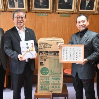 小中の暑さ対策に窓用エアコン寄贈　札幌の団体、釧路市に 【釧路市】(2024-08-13)