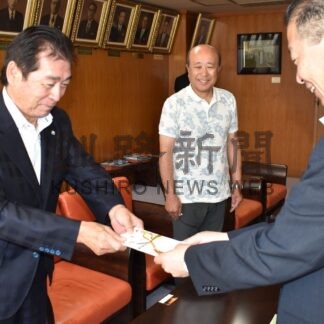 交通遺児に役立てて、釧路市福祉基金寄付　アマチュア歌謡連盟【釧路市】(2024-08-08)