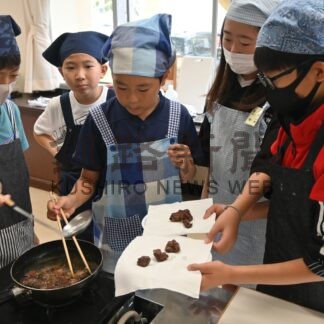 シカ肉ザンギに挑戦　鳥取西小で出前授業【釧路市】(2024-08-30)