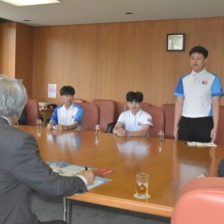 酪農ヘルパーにベトナム人３人　町長を表敬【中標津】(2024-08-05)