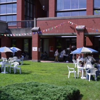 カフェなど人気　初の「芸術館夏まつり」【釧路市】(2024-08-04)