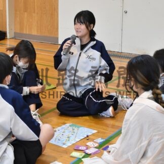 領土すごろくで意見交換　柏陵中生、若者視点交え【根室】(2024-08-24)