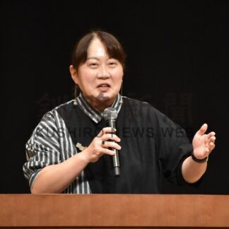 河﨑さん地元応援に感謝　直木賞受賞など振り返る　町民栄誉賞授与と講演【別海】(2024-08-12)