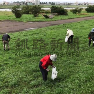 花火から一夜、清掃奉仕に汗　地元企業、団体【釧路市】(2024-08-18)