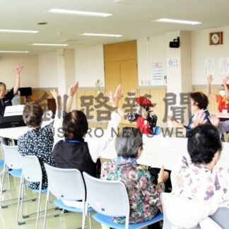 歌で高齢者元気に　元音楽教諭笠原さんが指導【白糠】(2024-08-28)