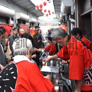 赤横夏まつり酔客でにぎわう　ミニライブも【釧路市】(2024-08-26)