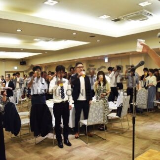 ２０周年祝い、ビールで乾杯　信金春採・桜ケ岡愛信会　【釧路市】(2024-08-15)