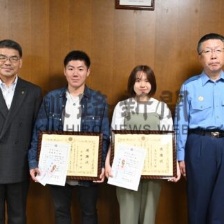 人命救助で道教大の長谷川さん、高橋さんに感謝状　釧路署【釧路市】(2024-08-17)