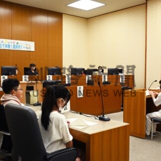 児童、模擬裁判で審理　釧路地裁で夏休み企画【釧路市】(2024-08-24)