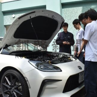自動車整備士の担い手に　業界団体、釧工高で出前授業【釧路市】(2024-08-28)